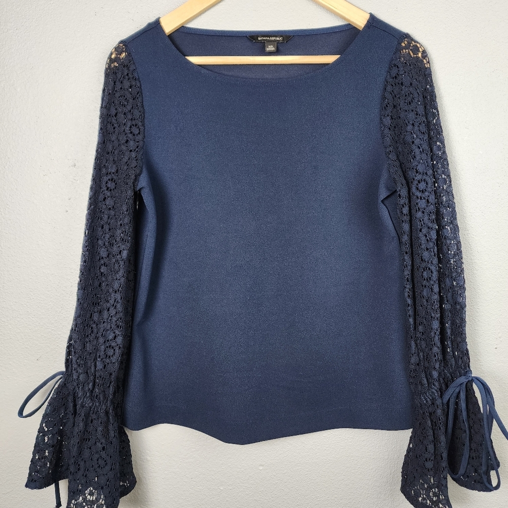 Banana republic navy top with lace sleeves